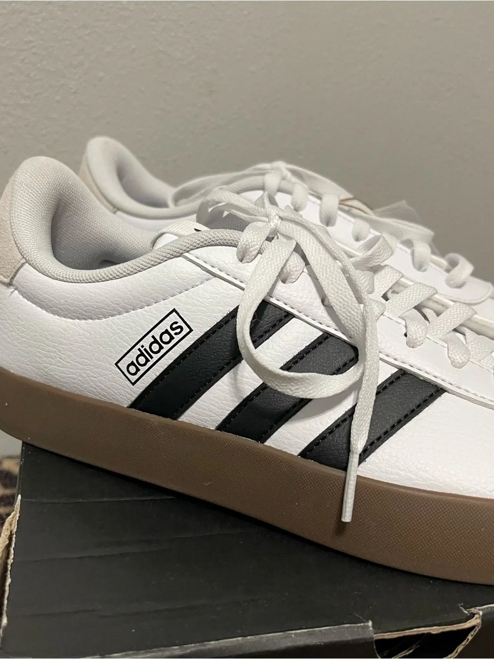 Adidas VL Court 3.0 Casual Soccer Sneakers White NIB Soccer Retro Mens 9.5